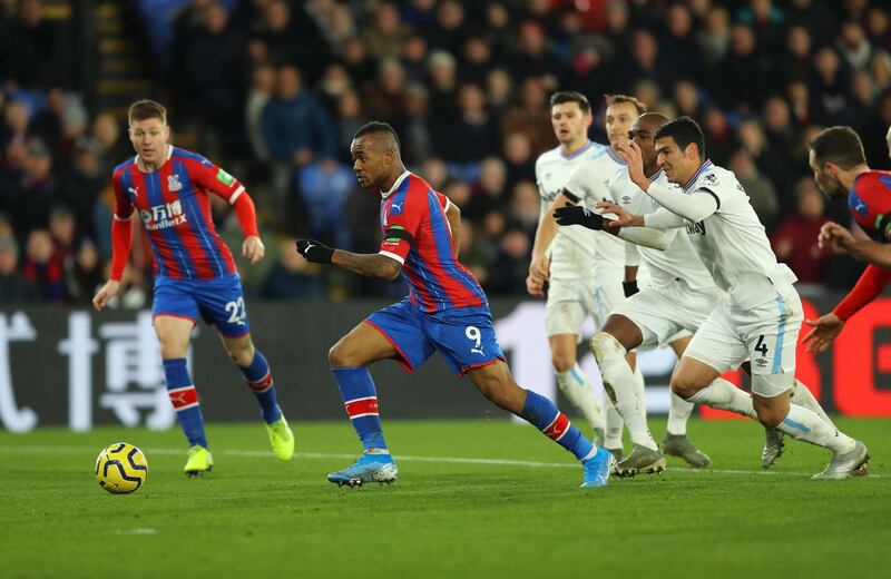 LONDON, ENGLAND - DECEMBER 26: Jordan Ayew of Crystal Palace runs with the ball past Fabian Balbuena, Angelo Ogbonna and Mark Noble of West Ham United on his way to scoring his team's second goal during the Premier League match between Crystal Palace and West Ham United at Selhurst Park on December 26, 2019 in London, United Kingdom. (Photo by Warren Little/Getty Images)