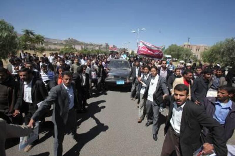 Students surround a car carrying Hanan Mohammed al-Samawi, 22, who was arrested on suspicion of involvement in a plot to send parcel bombs on U.S.-bound planes, as she arrived to a rally protesting her arrest at Sanaa University November 1, 2010. Yemen on Sunday freed a woman suspected of mailing two parcel bombs found on U.S.-bound planes, saying she had been a victim of identity theft. Governments, airlines and aviation authorities around the world are reviewing security after the bombs were intercepted in Dubai and Britain on Friday. REUTERS/Khaled Abdullah (YEMEN - Tags: CIVIL UNREST CRIME LAW POLITICS) *** Local Caption ***  SAN15_USA-YEMEN-_1101_11.JPG