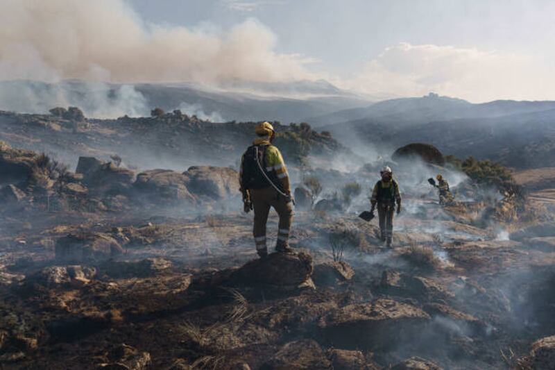 A wildfire between Navalacruz and Riofrio in Spain is extinguished.