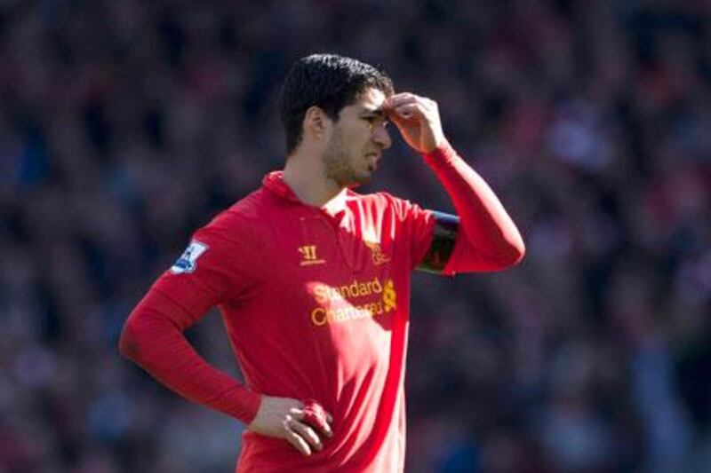 Steven Gerrard wants Luis Suarez to stay at Liverpool.