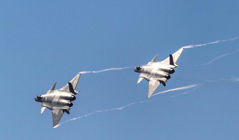 epa07144126 Two Chinese J-20 'Chengdu' stealth fighter jets perform during a flying display on the first day of a military airshow in Zhuhai, Guangzhou province, China, 06 November 2018. The China International Aviation and Aerospace Exhibition, China's largest international aerospace trade show, runs until 11 November 2018.  EPA-EFE/ALEKSANDAR PLAVEVSKI *** Local Caption *** 54752774