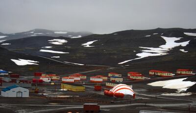 Villa las Estrellas, in Chile's Frei base in Antarctica, where 64 families live, on March 11, 2014.                       AFP PHOTO /VANDERLEI ALMEIDA (Photo by VANDERLEI ALMEIDA / AFP)