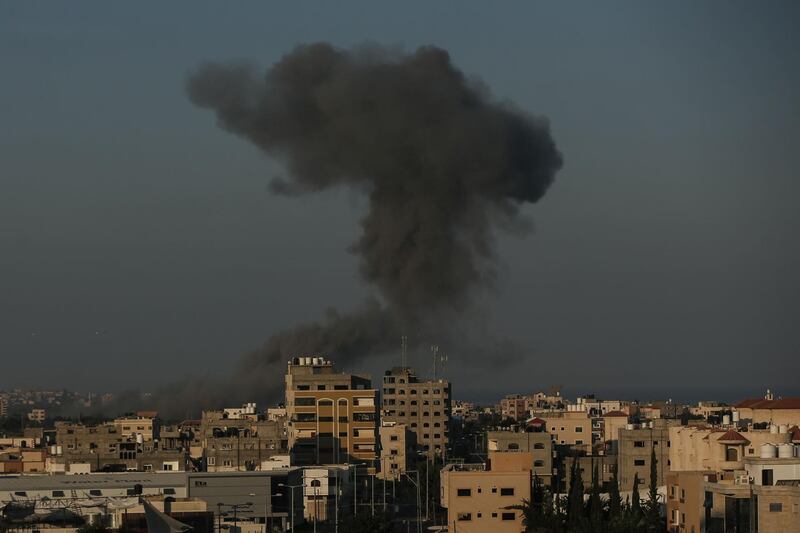 TOPSHOT - Smoke rises in the distance after war planes belonging to the Israeli army carried out airstrikes over Gaza City on August 28, 2020.  / AFP / MAHMUD HAMS
