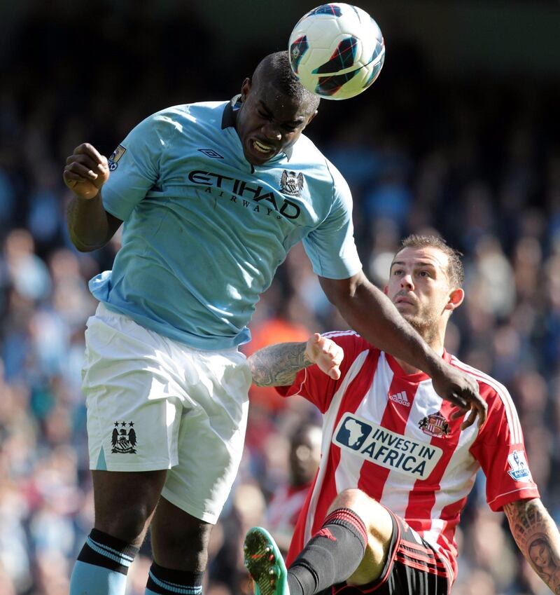 epa03423335 Manchester City's Micah Richards (L) in action against Sunderland's Steven Fletcher during the English Premier League soccer match between Manchester City and Sunderland at the Etihad Stadium in Manchester, Britain, 06 October 2012.  EPA/LINDSEY PARNABY DataCo terms and conditions apply http//www.epa.eu/downloads/DataCo-TCs.pdf *** Local Caption ***  03423335.jpg