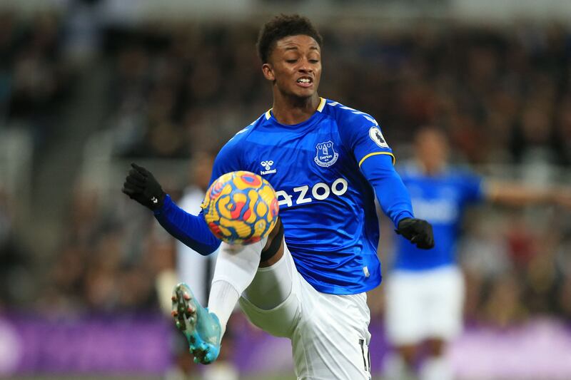 Demarai Gray - 6: Early blow for Everton as pacey forwardf was forced off through injury. AFP