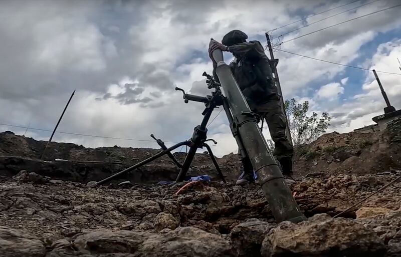 A Russian serviceman fires a mortar during fighting in the Kharkiv region, Ukraine. EPA / Russian Defence Ministry