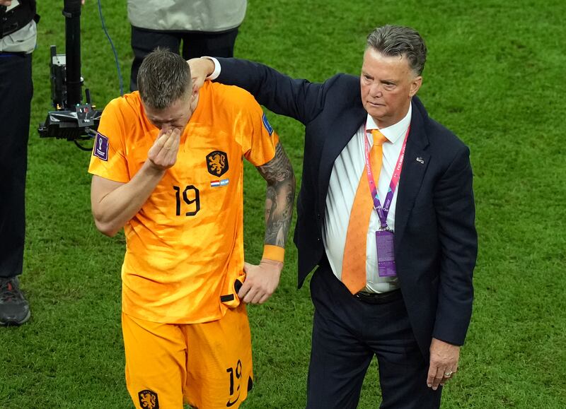 The Netherlands' Wout Weghorst and manager manager Louis van Gaal after the defeat to Argentina. PA