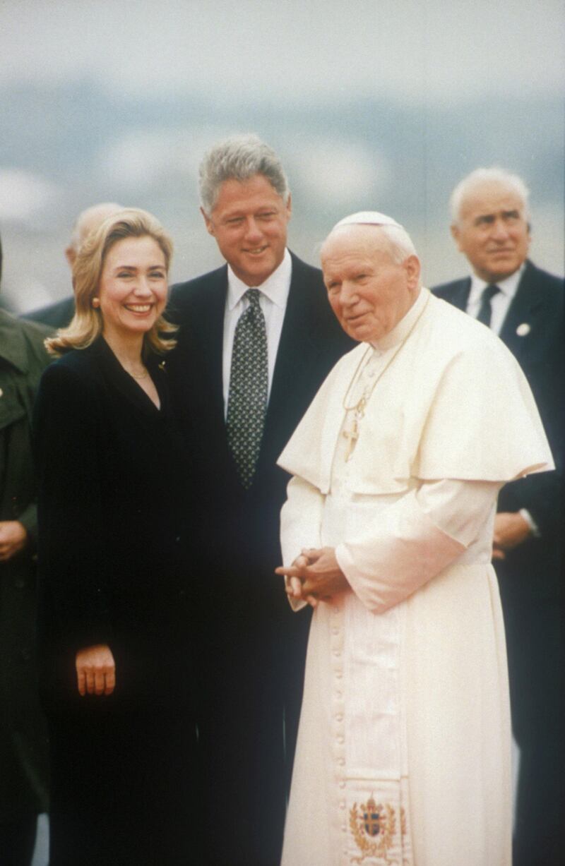 320495 155: President Bill Clinton and First Lady Hillary Rodham Clinton with Pope John Paul II during his visit to Newark October, 1995 in New Jersey. (Photo by Liaison)