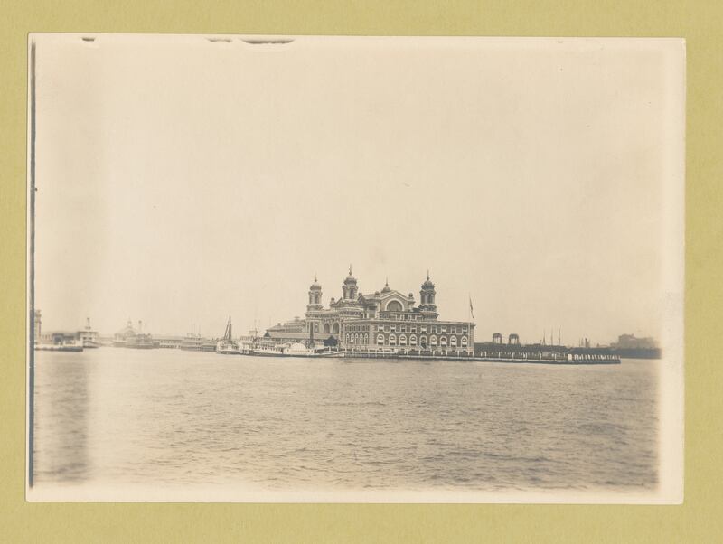 Ellis Island: Immigrants arriving in New York. Photo: New York Public Library