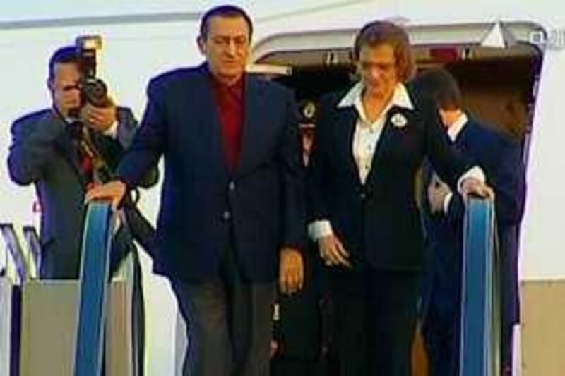 IF USED, MUST BE DESCRIBED AS A SCREENGRAB An image grab taken from footage broadcast by the Egyptian state television shows Egyptian President Hosni Mubarak getting off a plane with his wife Susan upon their arrival in the Egyptian Red Sea resort of Sharm el-Sheikh on March 27, 2010. Mubarak arrived in Sharm el-Sheikh where he is to recover after undergoing surgery in Germany, state TV reported. AFP PHOTO/EGYPTIAN TV == RESTRICTED TO EDITORIAL USE == *** Local Caption ***  179128-01-08.jpg *** Local Caption ***  179128-01-08.jpg