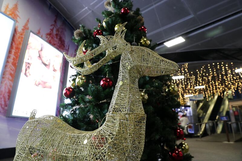 DUBAI , UNITED ARAB EMIRATES , November 26 – Christmas decoration around the Ski Dubai at Mall of the Emirates in Dubai. ( Pawan Singh / The National ) For News/Online/Standalone/Instagram/Big Picture