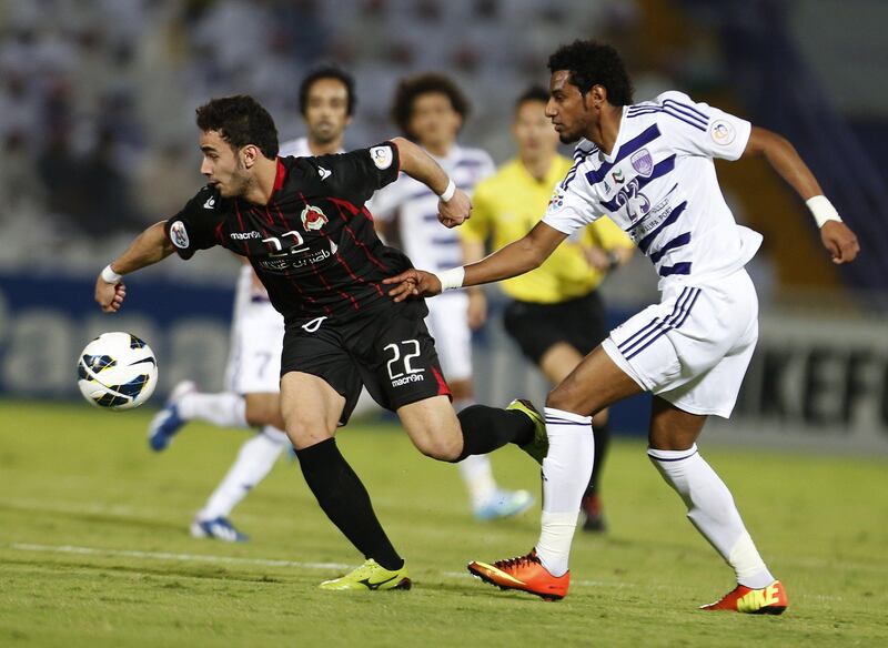 Mohamed Ahmed Gharib (R) of UAE's Al-Ain club vies for the ball with Ahmed Alaaeldin (L) of Qatar's Al-Rayyan club during their AFC Champions League football match in the eastern Emirati city of Al-Ain on April 3, 2013. AFP PHOTO /KARIM SAHIB
 *** Local Caption ***  832428-01-08.jpg