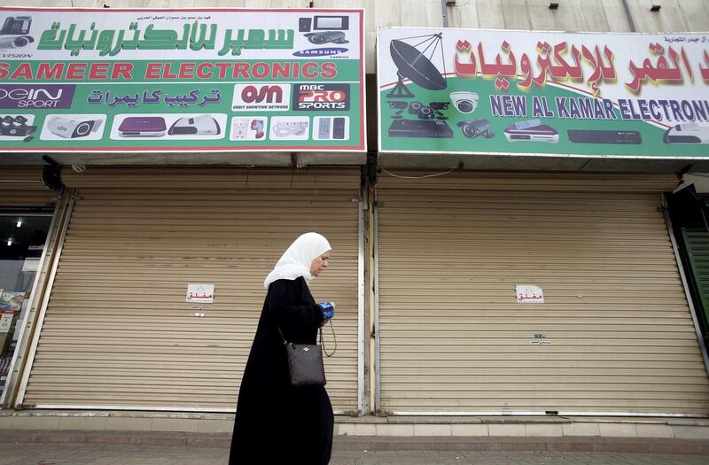 A woman walks past closed shops in Riyadh, Saudi Arabia March 15, 2017. REUTERS/Faisal Al Nasser