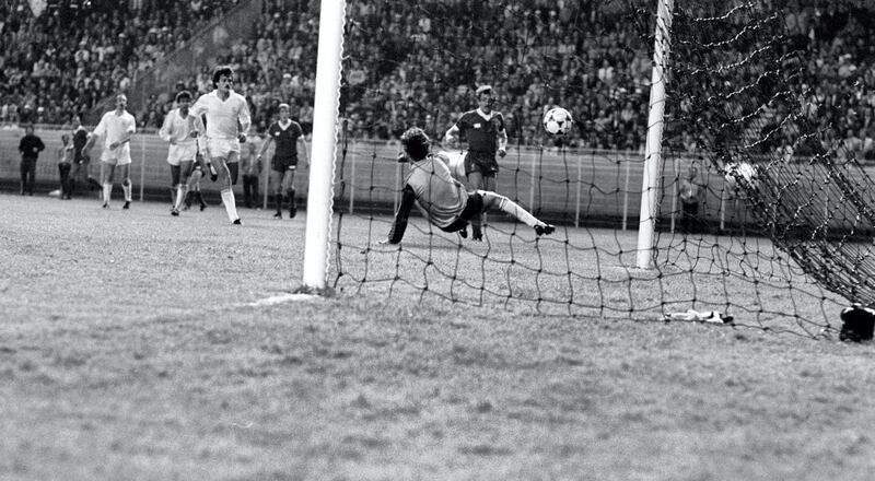 PARIS, FRANCE - MAY 27:  (THE SUN OUT)  Alan Kennedy of Liverpool scores the winning goal during the European Cup Final between Liverpool and Real Madrid held on May 27, 1981 at the Parc des Princes in Paris, France. Liverpool won the match and trophy 1-0. (Photo by Liverpool FC via Getty Images)