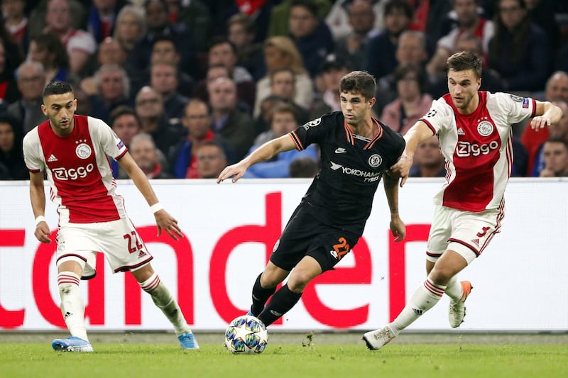 Chelsea's US midfielder Christian Pulisic (C) fights for the ball with Ajax's Moroccan midfielder Hakim Ziyech (L) and Ajax's Dutch defender Joel Veltman during the UEFA Champions League Group H football match between Ajax Amsterdam and Chelsea on October 23, 2019 at the Johan Cruijff Arena, in Amsterdam. Netherlands OUT
 / AFP / ANP / Maurice van STEEN
