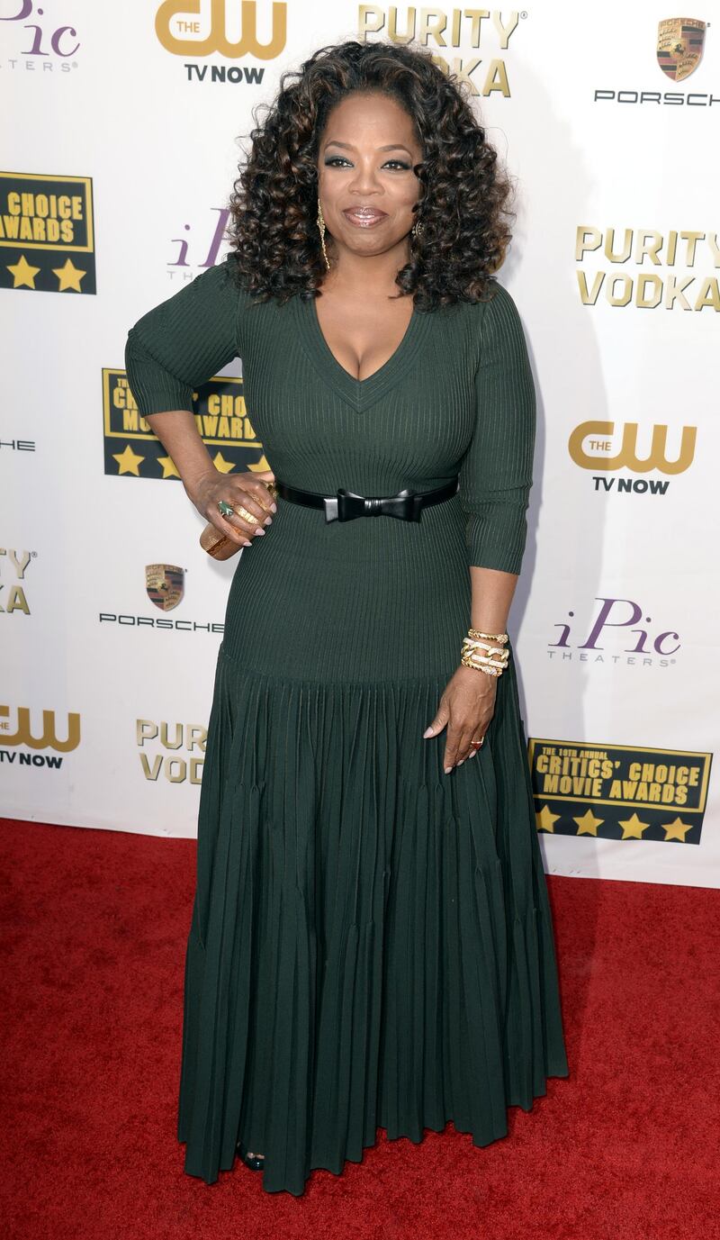 epa04025567 US talk show host Oprah Winfrey arrives for the 19th Annual Critics' Choice Movie Awards in Santa Monica, California, USA, 16 January 2014. The event honors the finest in cinematic achievement.  EPA/MICHAEL NELSON