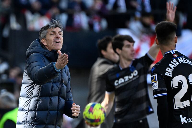 Real Sociedad's Spanish coach Imanol Alguacil gestures during the Spanish league football match between Rayo Vallecano de Madrid and Real Sociedad at the Vallecas stadium in Madrid on January 21, 2023.  (Photo by OSCAR DEL POZO  /  AFP)