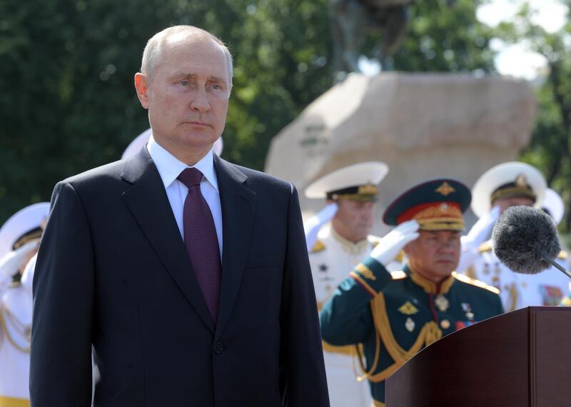 epa08566732 Russian President Vladimir Putin attends the 'Russia Navy Day' parade in St. Petersburg, Russia, 26 July 2020.  EPA/ALEXEI DRUZHININ / SPUTNIK / KREMLIN POOL MANDATORY CREDIT