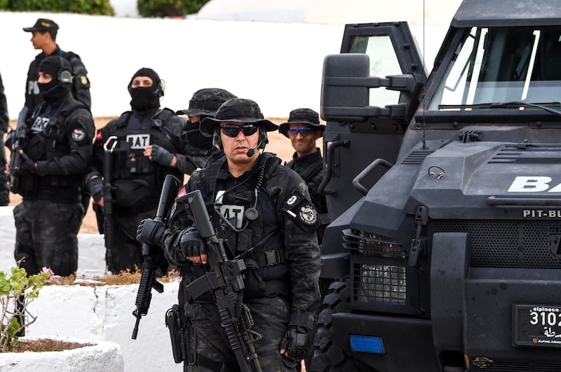 Members of the Tunisian special forces stand guard outside the Ghriba Synagogue on the Tunisian resort island of Djerba on May 2, 2018 during the first day of the annual Jewish pilgrimage to the synagogue thought to be Africa's oldest. / AFP PHOTO / FETHI BELAID