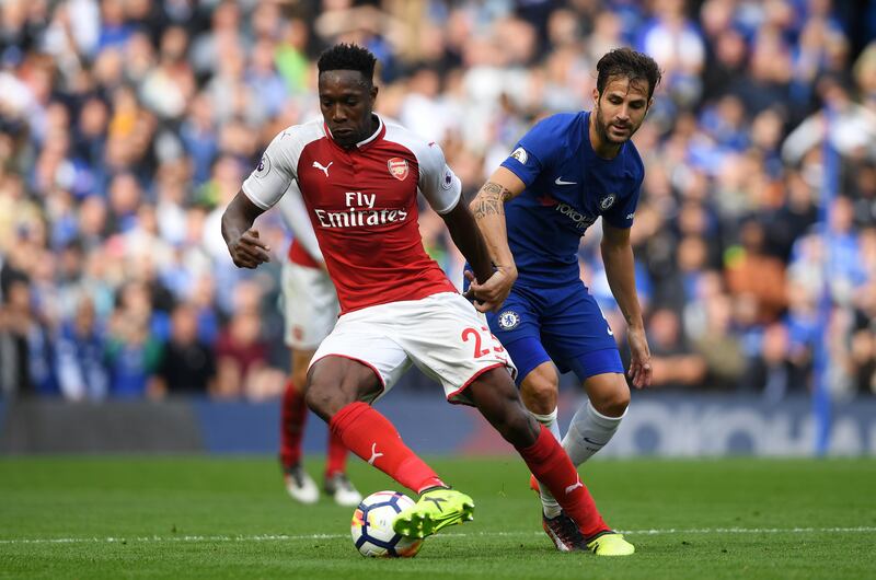 LONDON, ENGLAND - SEPTEMBER 17: Danny Welbeck of Arsenal attempts to get away from Cesc Fabregas of Chelsea during the Premier League match between Chelsea and Arsenal at Stamford Bridge on September 17, 2017 in London, England.  (Photo by Mike Hewitt/Getty Images)