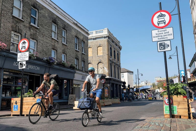 2D4D4Y7 People cycling on the Atlantic Road closure on the 16th September 2020 in Brixton in the United Kingdom. Photo by Sam Mellish