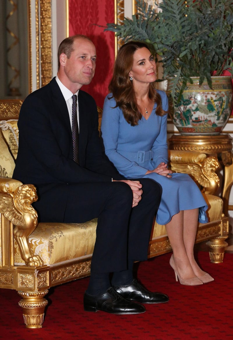 Britain's Prince William, Duke of Cambridge (L) and his wife Britain's Catherine, Duchess of Cambridge talk with Ukraine's President Volodymyr Zelenskyand his wife Olena, during an audience at Buckingham Palace in central London on October 7, 2020. (Photo by Jonathan Brady / POOL / AFP)