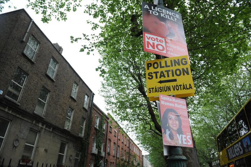 epa06759568 Camapaign posters are fixed beside a sign for a polling station in Dublin, Ireland, 24 May 2018. On 25 May Irish people will go to the polls to vote in a referendum if to legalise abortion in Ireland.  EPA/Aidan Crawley