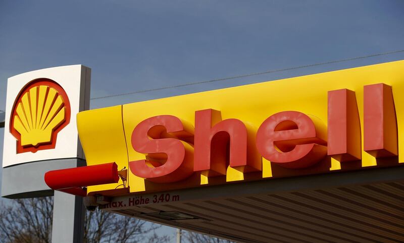 FILE PHOTO: Shell's company logo is pictured at a gas station in Zurich April 8, 2015.  REUTERS/Arnd Wiegmann/File Photo