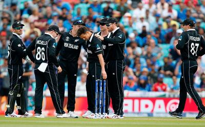 New Zealand's Trent Boult (C) celebrates bowling India's KL Rahul for 6 runsduring the 2019 Cricket World Cup warm up match between India and New Zealand at The Oval in London on May 25, 2019. / AFP / Ian KINGTON

