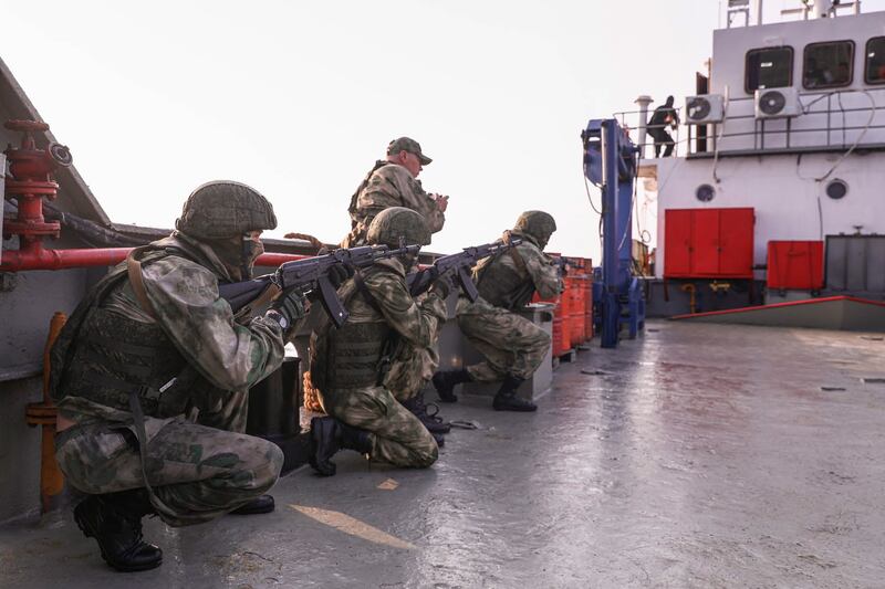 Russian soldiers take part in the joint exercise.