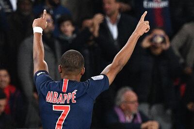 Paris Saint-Germain's French forward Kylian Mbappe celebrates after the French L1 football match between Paris Saint-Germain (PSG) and Olympique de Lyon (OL) on October 7, 2018 at the Parc des Princes stadium in Paris. / AFP / FRANCK FIFE
