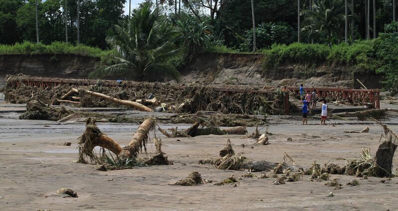 A general view of a destroyed bridge after flash floods in Salvador, Lanao del Norte, in southern Philippines, on December 23, 2017. Richel V Umel / Reuters
