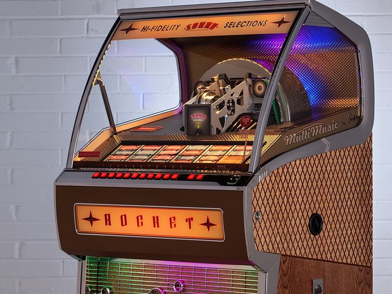 A vinyl playing jukebox. Supplied