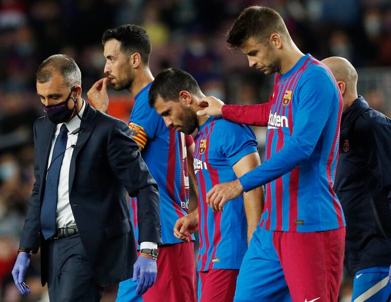 Barcelona's Sergio Aguero leaves the pitch after experiencing breathing porblems during the match against Alaves. Reuters