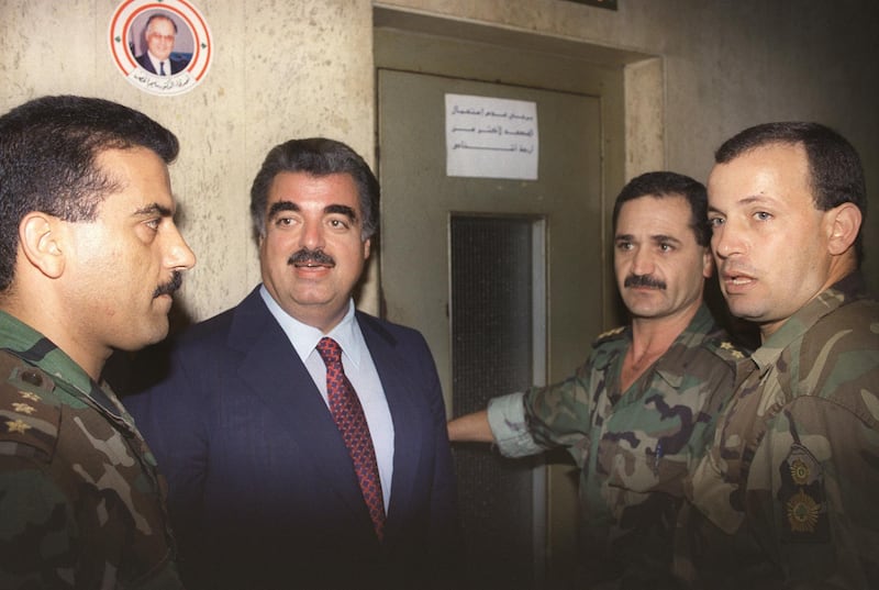 Lebanese Premier Rafic Hariri (2ndl) is seen 22 October 1992 in Beirut, after being nominated as Prime Minister by President Elias Hrawi. (Photo by NABIL ISMAIL / AFP)