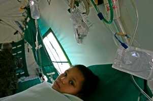 Jessica Abreu da Silva, 6, rests on a bed after being diagnosed with dengue hemorrhagic fever in a Brazilian Air Force tent in the Barra de Tijuca neighborhood of Rio de Janeiro, Monday, March 31, 2008. 1,200 soldiers from the army, air force and navy were deployed to set up three field hospitals, while an additional 500 would spray insecticide and place poison in standing-water puddles to eliminate mosquitoes. A dengue epidemic has claimed at least 58 lives in Rio de Janeiro state since January, according to health officials. (AP Photo/Silvia Izquierdo)