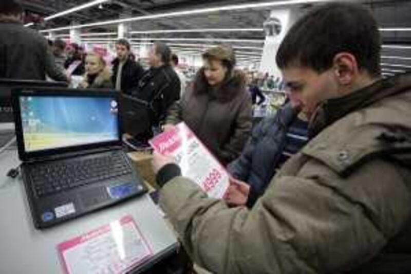 A customer checks the price of a Samsung notebook at the opening of a Media Markt consumer electronics store in Moscow, Russia, on Thursday, Nov. 26, 2009. Russia's central bank will keep cutting interest rates as policy makers try to prevent speculative capital from flowing in and destabilizing the currency, Bank Rossii First Deputy Chairman Alexei Ulyukayev said. Photographer: Alexander Zemlianichenko Jr/Bloomberg *** Local Caption ***  599711.jpg