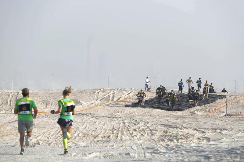 ABU DHABI, UNITED ARAB EMIRATES. 11 OCTOBER 2019. The Tough Mudder sports event held on Hudayriat Island in Abu Dhabi. Participants set off on the first leg of the race towards the first obstacle. (Photo: Antonie Robertson/The National) Journalist: None. Section: National.
