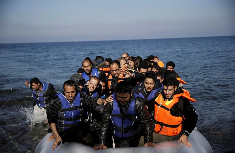 FILE PHOTO: Refugees and migrants arrive on a raft on the Greek island of Lesbos, November 9, 2015. REUTERS/Alkis Konstantinidis/File Photo