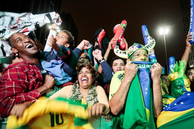 Brazilian fans watch the FIFA Confederations Cup final football match between Brazil and Spain on a giant screen in Sao Paulo, Brazil on June 30, 2013. AFP PHOTO / Miguel SCHINCARIOL
 *** Local Caption ***  463922-01-08.jpg