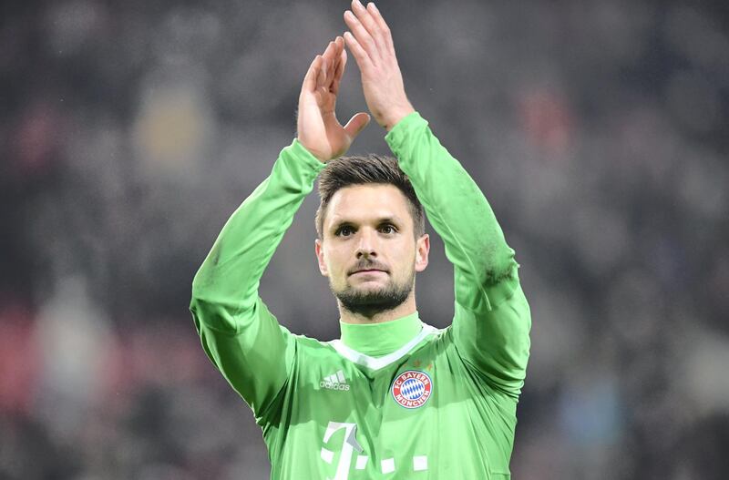 Munich's goalkeeper Sven Ulreich greets the fans after the German first division Bundesliga football match between VfB Stuttgart and Bayern Munich on December 16, 2017 in Stuttgart. / AFP PHOTO / THOMAS KIENZLE / RESTRICTIONS: DURING MATCH TIME: DFL RULES TO LIMIT THE ONLINE USAGE TO 15 PICTURES PER MATCH AND FORBID IMAGE SEQUENCES TO SIMULATE VIDEO. == RESTRICTED TO EDITORIAL USE == FOR FURTHER QUERIES PLEASE CONTACT DFL DIRECTLY AT + 49 69 650050
