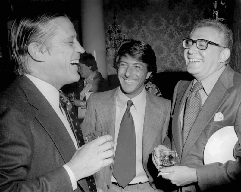 Ben Bradlee, actor Dustin Hoffman and Harry Rosenfeld talk at the premiere of 'All the President's Men' at the Kennedy Centre in Washington. The Washington Post / AP
