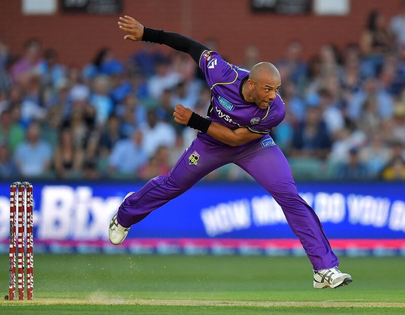 ADELAIDE, AUSTRALIA - JANUARY 17: Tymal Mills of the Hobart Hurricanes bowls during the Big Bash League match between the Adelaide Strikers and the Hobart Hurricanes at Adelaide Oval on January 17, 2018 in Adelaide, Australia.  (Photo by Daniel Kalisz/Getty Images)