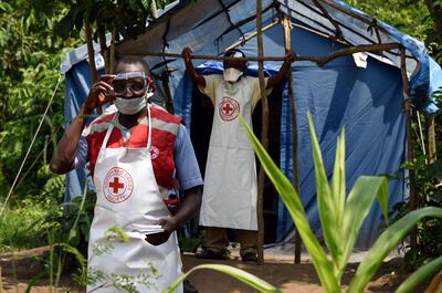 Health workers stand at a non-gazetted crossing point in the Mirami village, near the Mpondwe border check point between Uganda and the Democratic Republic of Congo on June 14, 2019. A grandmother in Uganda has died from Ebola, health officials said on June 12, 2019, the second fatality in the country since a major outbreak in Democratic Republic of Congo croosed the border. / AFP / ISAAC KASAMANI
