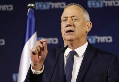 Retired Israeli General Benny Gantz, one of the leaders of the Blue and White (Kahol Lavan) political alliance, gives a press conference in Tel Aviv on January 25, 2020.  US President Donald Trump said on January 23 he will release a long-delayed plan for Mideast peace before a meeting in Washington next week with Israeli Prime Minister Benjamin Netanyahu and his rival Benny Gantz.  / AFP / EMMANUEL DUNAND
