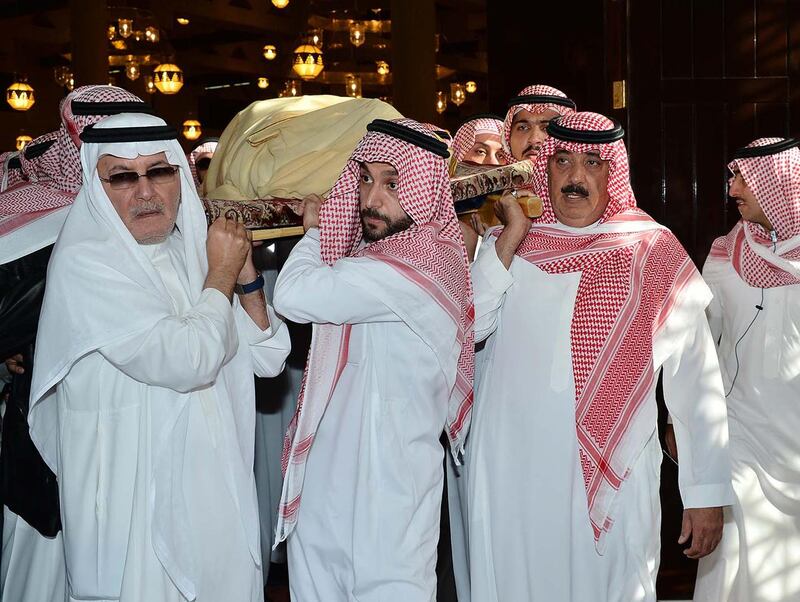 A handout picture released by the Saudi Press Agency (SPA) shows mourners carrying the body of King Abdullah during his funeral at Riyadh's Imam Turki bin Abdullah mosque on January 23, 2015. Saudi Arabia's elderly King Abdullah died early in the morning and was replaced by his half-brother Salman as the absolute ruler of the world's top oil exporter and the spiritual home of Islam. AFP PHOTO / HO / SPA == RESTRICTED TO EDITORIAL USE - MANDATORY CREDIT "AFP PHOTO/HO/SPA" - NO MARKETING NO ADVERTISING CAMPAIGNS - DISTRIBUTED AS A SERVICE TO CLIENTS == (Photo by - / SPA / AFP)