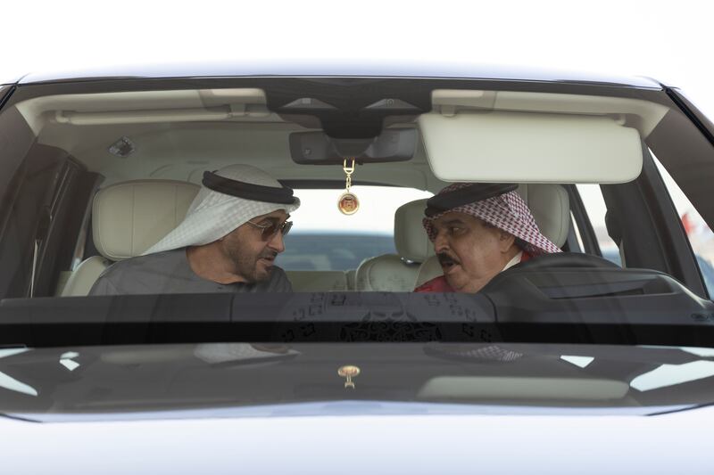 Sheikh Mohamed speaks with King Hamad.