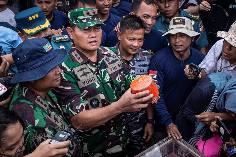 Indonesia's Navy Commander Rear Admiral Yudo Margono holds the cockpit voice recorder (CVR) of a Lion Air JT610 that crashed into Tanjung Karawang sea, on the deck of Indonesia's Navy ship KRI Spica-934 at Karawang sea in West Java, Indonesia, January 14, 2019 in this photo taken by Antara Foto.  Antara Foto/Aprillio Akbar/ via REUTERS    ATTENTION EDITORS - THIS IMAGE WAS PROVIDED BY A THIRD PARTY. MANDATORY CREDIT. INDONESIA OUT.