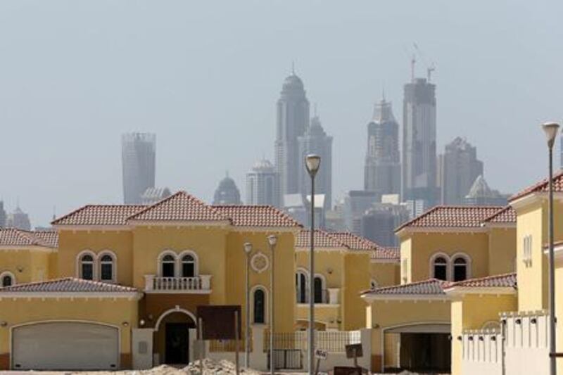 DUBAI , UNITED ARAB EMIRATES Ð May 30 , 2013 : View of the villas in Jumeirah Park in Dubai.  ( Pawan Singh / The National ) For Business Stock

