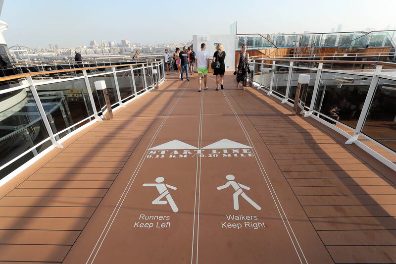 Running and walking tracks on the upper deck